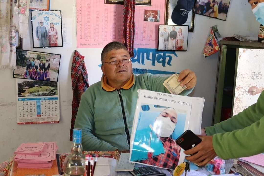 दुबै मृगौला फेल रामसिंङ बिश्वकर्मा बचाउ अभियान चलाउदै चेतमान बांठा र बिरेन्द्र घर्ती