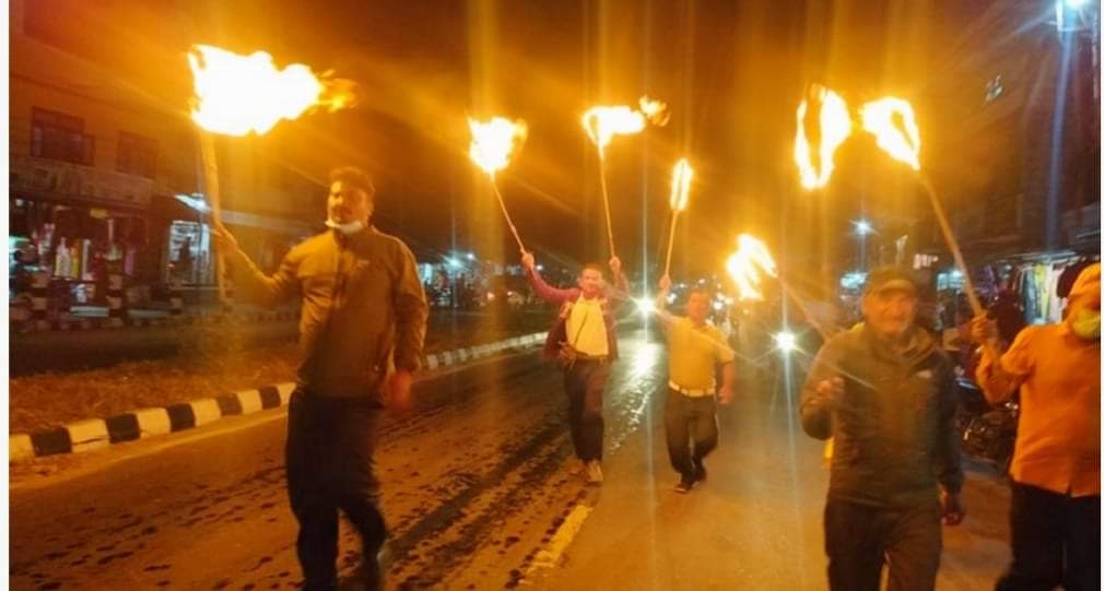 पेट्रोलियम मूल्य वृद्धिको विरोधमा नेकपा विप्लवको नेपालगन्जमा मसाल जुलुस