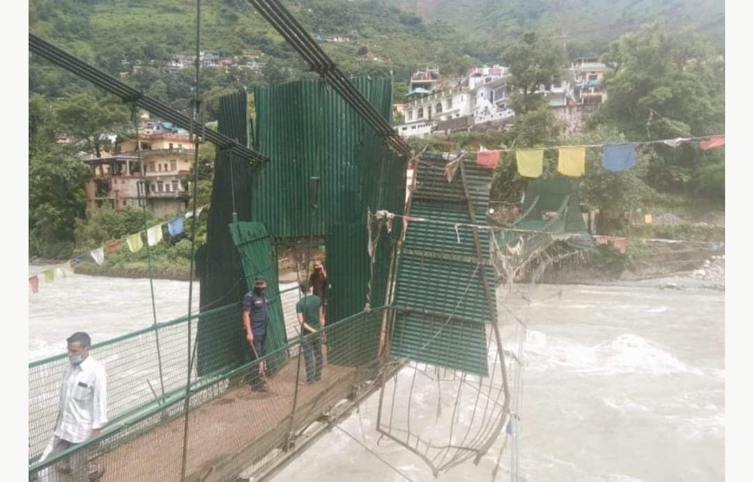 नेपालीलाई भारत जान अनिवार्य परिचयपत्र लागू पुलमै लाइन