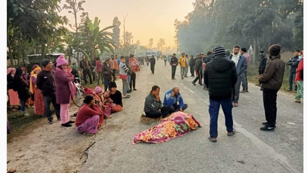 कंचनपुरमा भारतीय नम्बरको जीपले ठक्कर दिँदा १ जनाको मृत्यु पुर्व-पश्चिम राजमार्ग अवरुद्ध