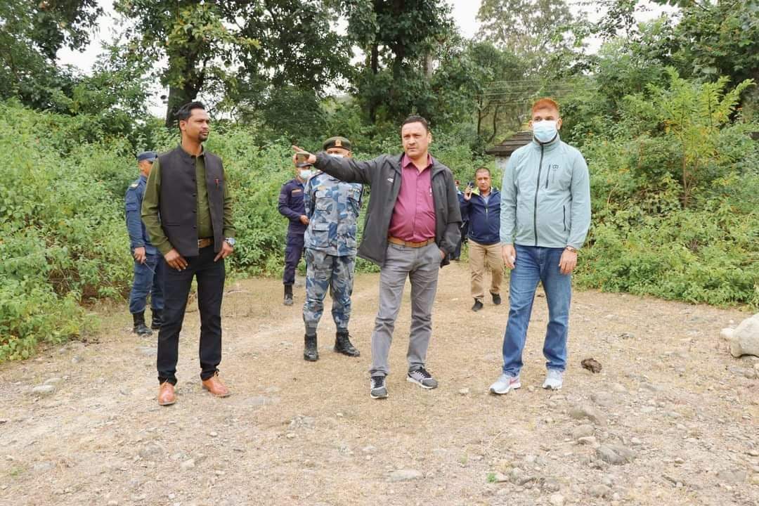 दाङका सुरक्षा प्रमुखहरु सुरक्षा अबस्था बुझ्न भारतसंग जोडिएको कोइलाबास नाकाको अनुगमनमा