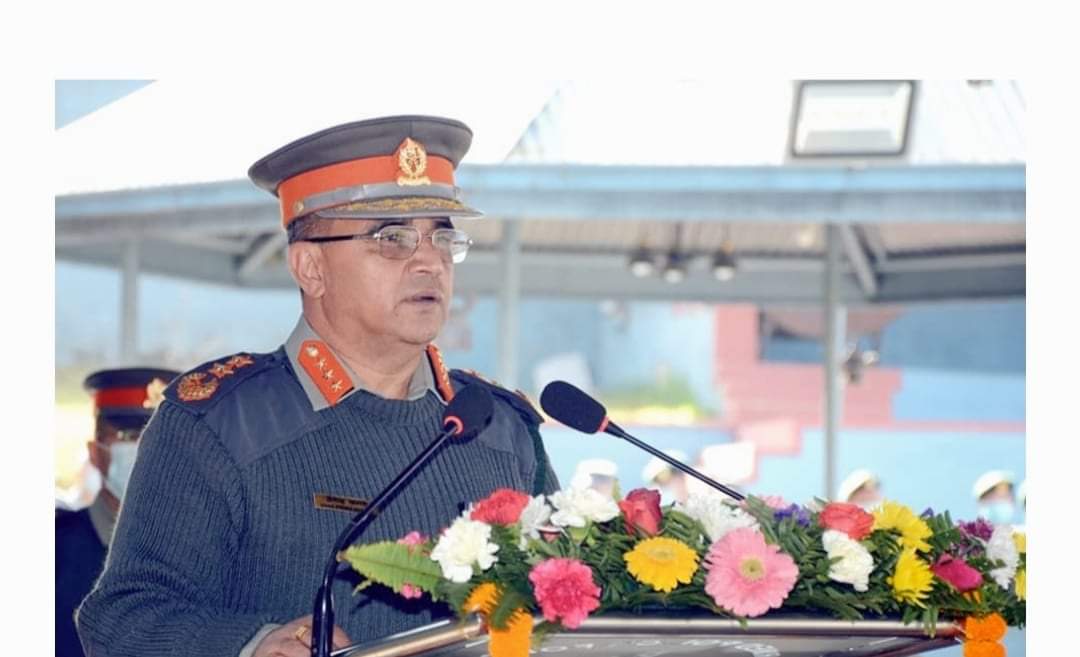 बढुवा भएकालाई सशस्त्र प्रहरी महानिरीक्षक खनालबाट दज्र्यानी चिन्ह प्रदान