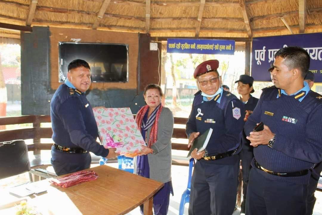 बाँके प्रहरीले सेवा निवृत्त प्रहरी ना.नि. रमा श्रिषको भब्य बिदाई गर्‍यो