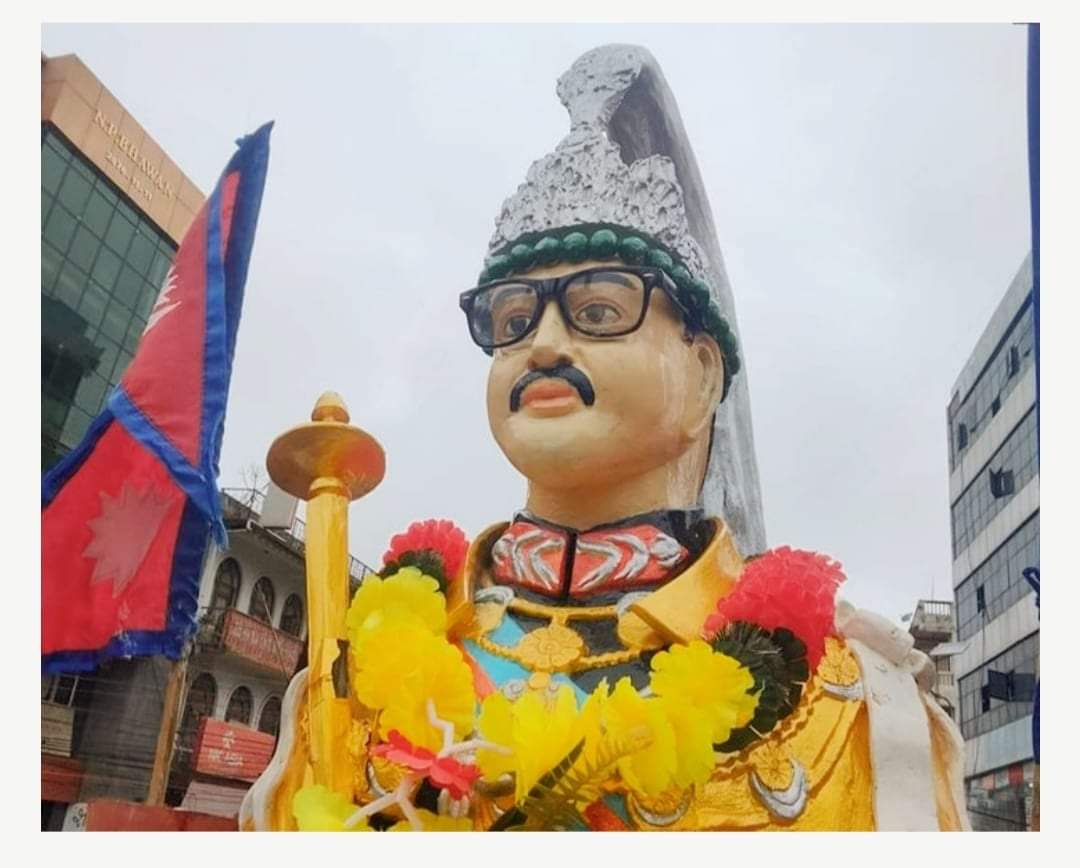जनआन्दोलनमा ढालिएको राजा वीरेन्द्रको सालिक पुनः सुर्खेतमा राखियो