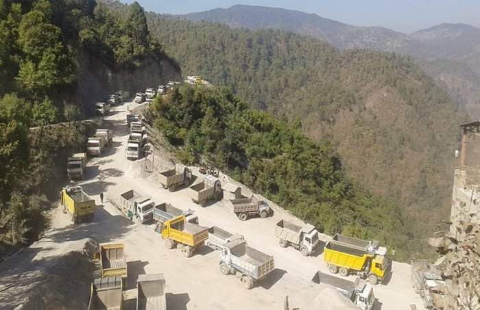 दाङको बंगलाचुली गाउँपालिकाले सिमेन्ट उद्योगको चुनढुङ्गा उत्खननमा रोक लगायो