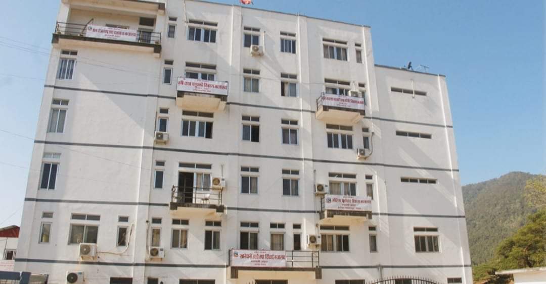 भागबन्डा पुर्‍याउन प्रदेशका मन्त्रालयहरु फुटाएर झ्याल-झ्यालमा बोर्ड झुन्ड्याइयो