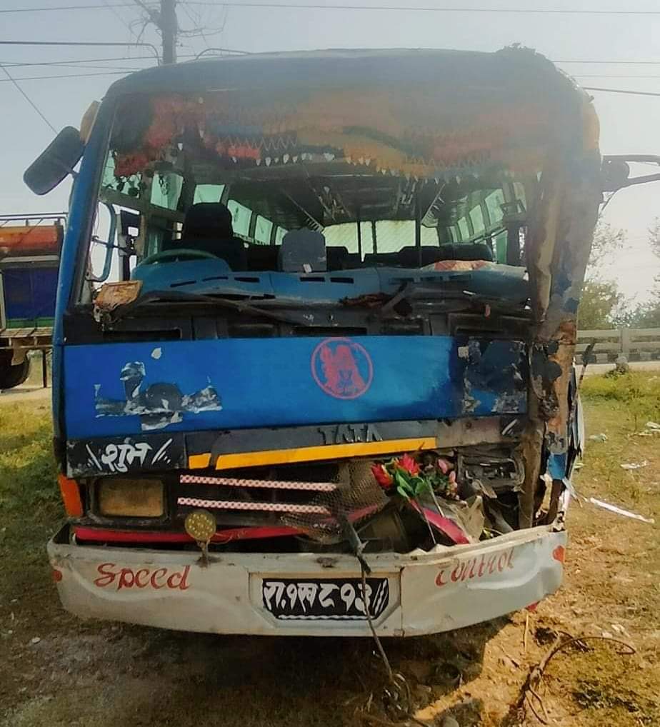 दाङमा बसको ठक्करबाट १ जनाको मृत्यु