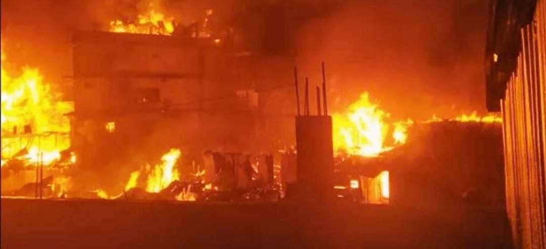 काठमाडौं सोह्रखुट्टे नयाँ बजारमा रहेको गार्मेट् उद्योगमा आगलागी