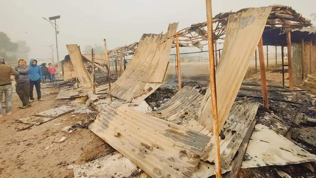 लुम्बिनी बसपार्कमा आगलागी हुँदा १२ वटा पसल जलेर नष्ट