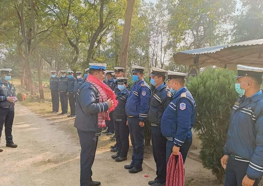 बाँके जिल्ला ट्राफिक प्रमुखको कार्यभार हिमालय शाहले सोमबारदेखि सम्हाले
