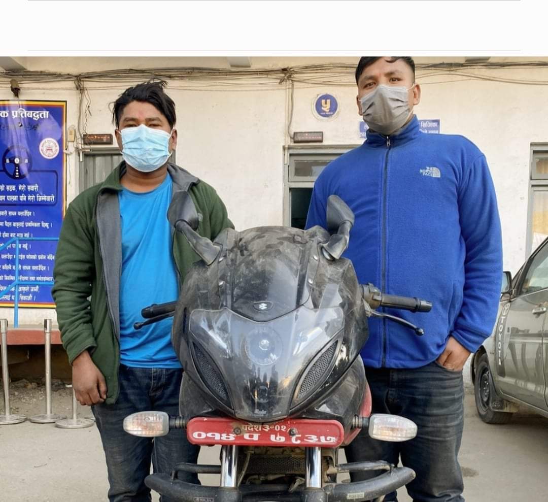 नक्कली बिलबुक बनाएर मोटरसाइकल चोर्ने २ जना पक्राउ