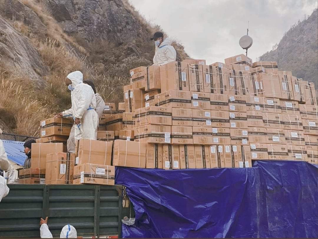 चीन सरकारद्वारा नेपाललाई २० लाख सिरिञ्ज खोप हस्तान्तरण