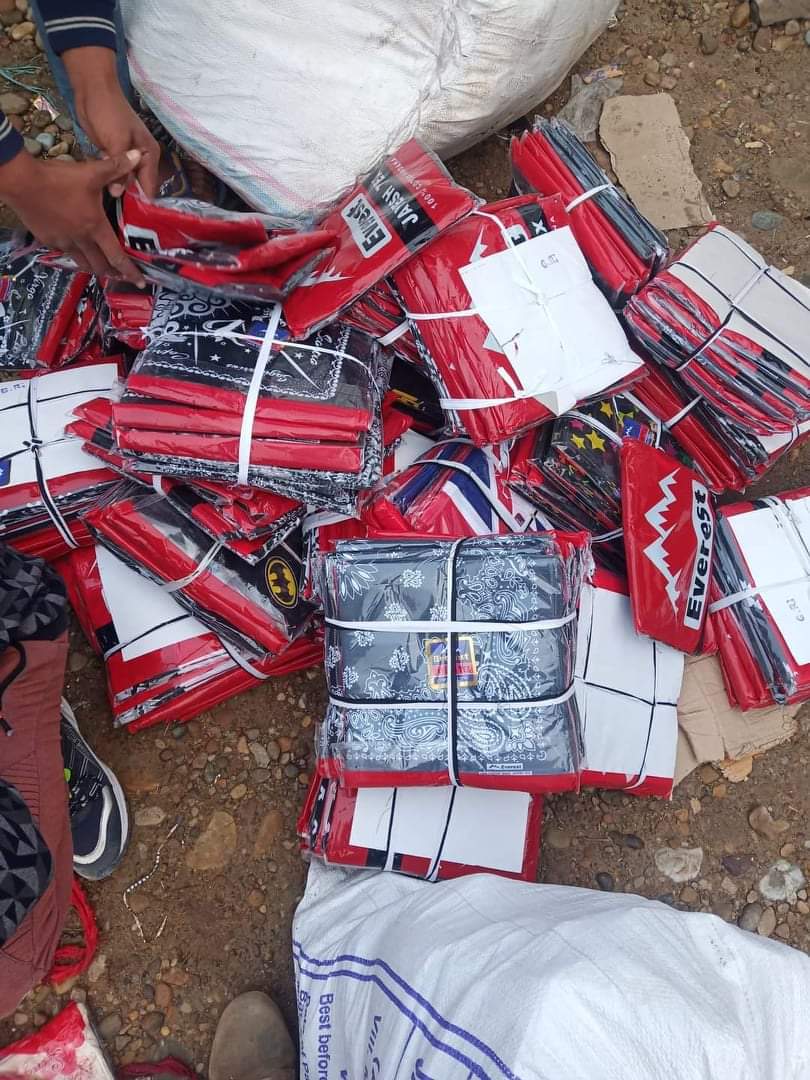 बाँके प्रहरीले भन्सार छलेर नेपाल भित्र्याइएको विभिन्न समानहरु पक्राउ