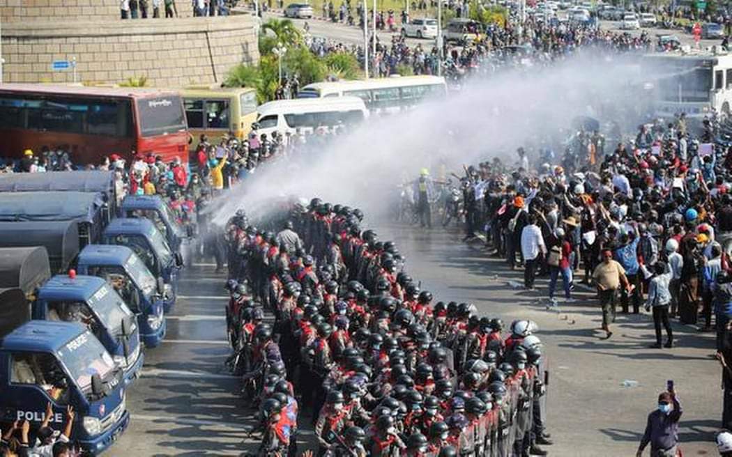 कोरोना नियमको विरोधमा बेल्जियममा हजारौंको संख्यामा प्रदर्शन जारी