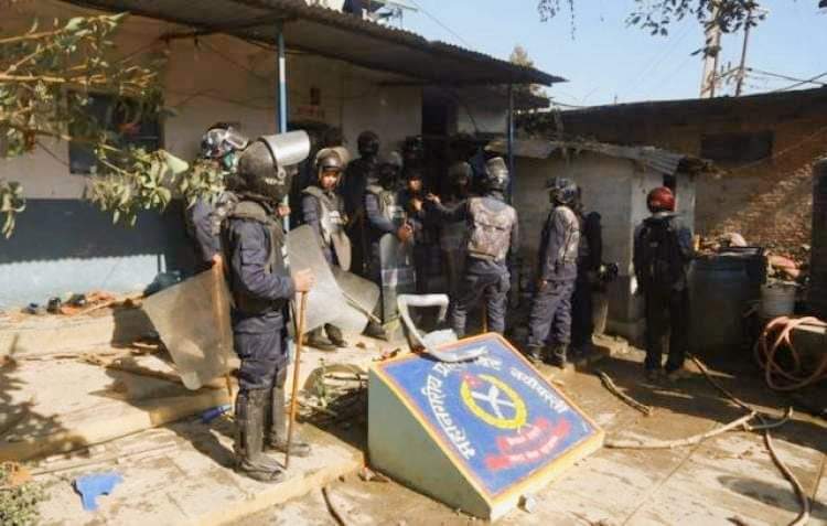 धनुषामा गस्तीमा खटिएको प्रहरीमाथि लुटेरा समूहहरुको आक्रमण