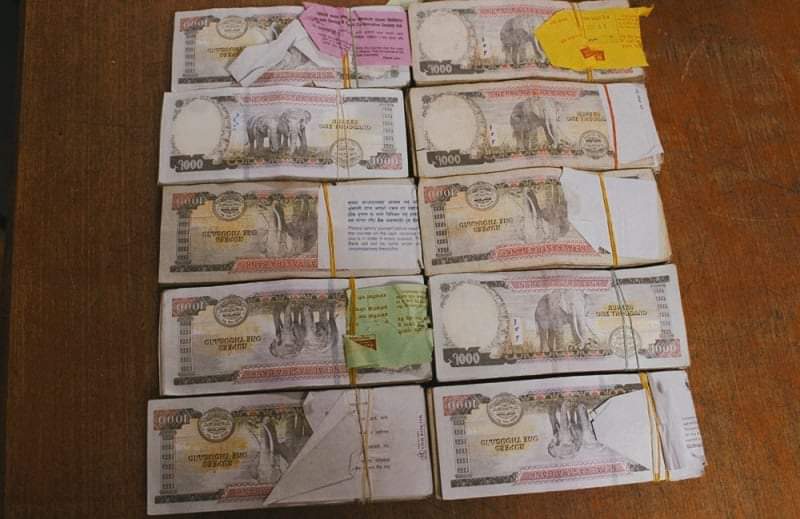 स्रोत नखुलेको १० लाख रुपैयाँसहित २ जना सप्तरी प्रहरीको नियन्त्रणमा