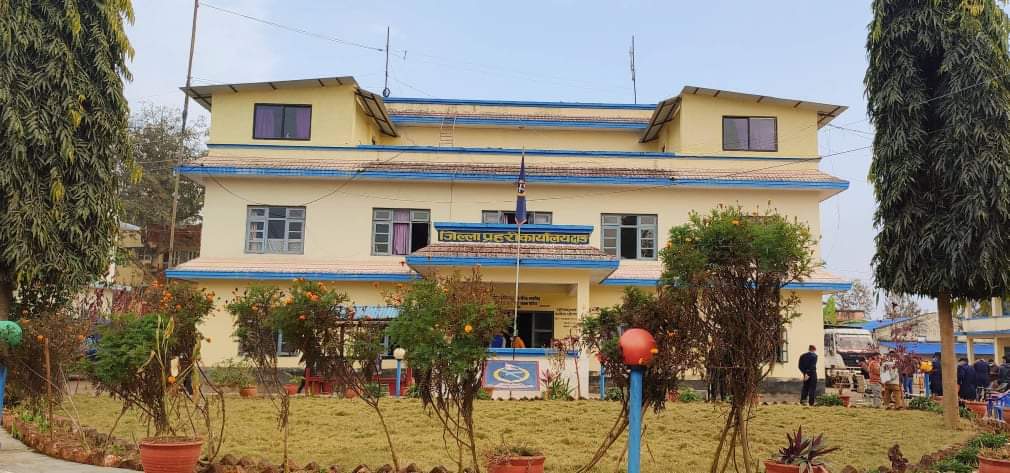 दाङमा प्रहरीले लेनदेन मुद्दा र लागूऔषध मुद्दाका फरार प्रतिवादी २ जना पक्राउ