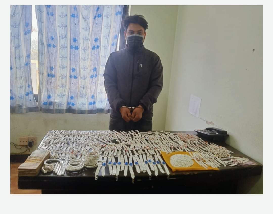 ८ लाख मूल्य बराबरको चाँदीको गहनासहित १ जना पक्राउ