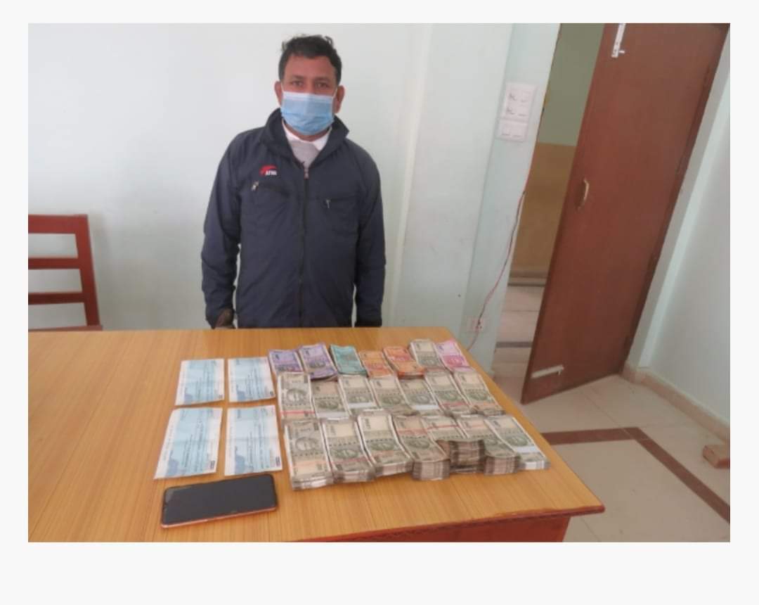 नक्कली नेपाली रुपैयाँ र भारतीय रुपैयाँ सहित २ जना पक्राउ