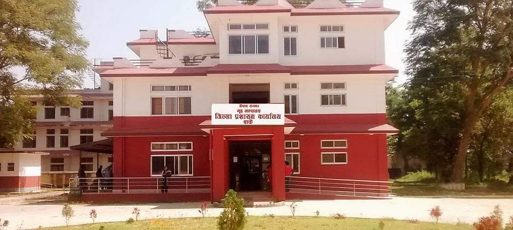 बाँकेमा कोरोना तीब्र गतिमा बढेपछि जिल्ला प्रशासन बाँकेले सबै सेवा स्थगित