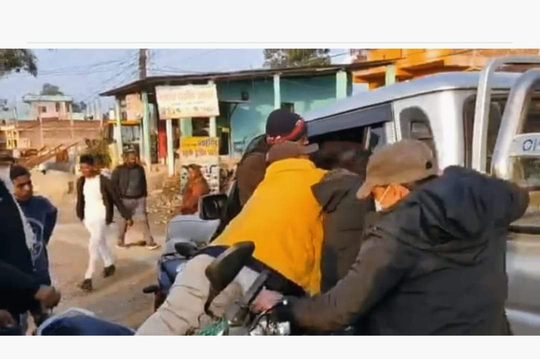 शहीद नगरपालिका अधिकृतमाथि स्थानीय युवाद्वारा हातपात