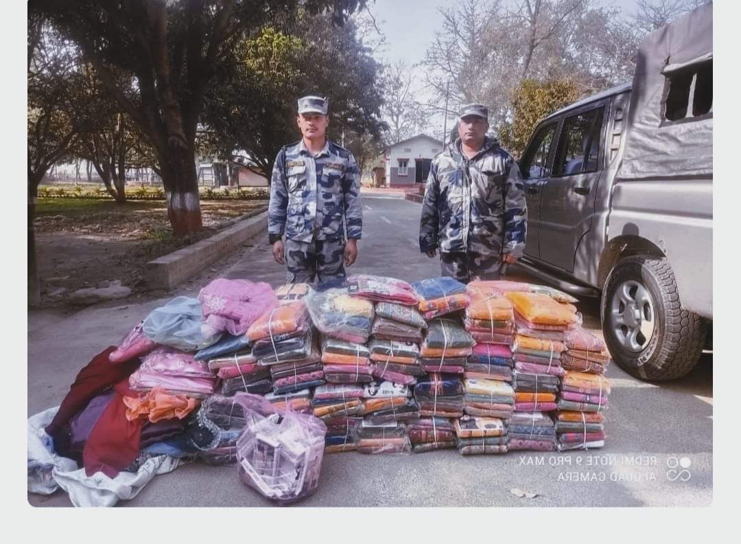 सशस्त्र प्रहरी सहायक निरीक्षक तिर्थ भाटको कमान्डमा लाखौं रुपैयाँको अवैध लत्ताकपडा पक्राउ