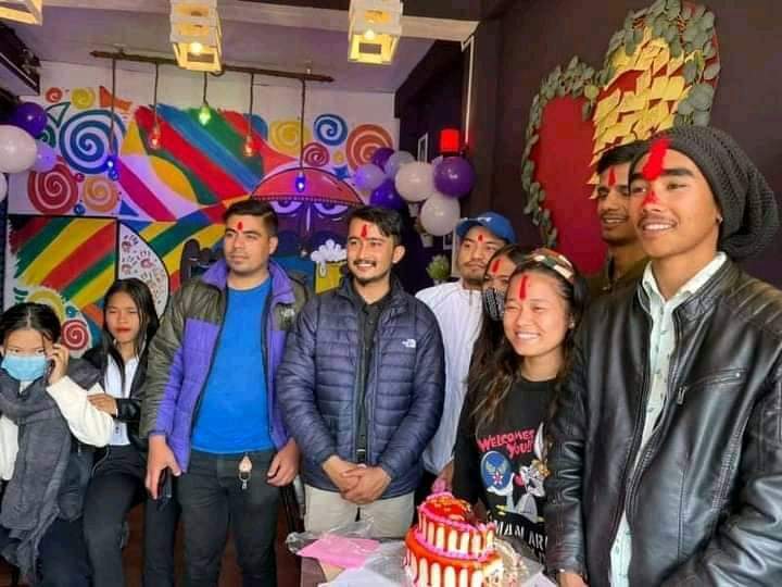 दाङको तुलसीपुरमा रानी केकसंगै राजा मःम आहा