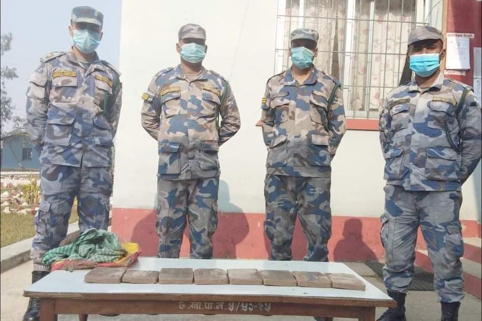 पर्सा सशस्त्र प्रहरीले ३ किलो ९०० ग्राम चरेस पक्राउ