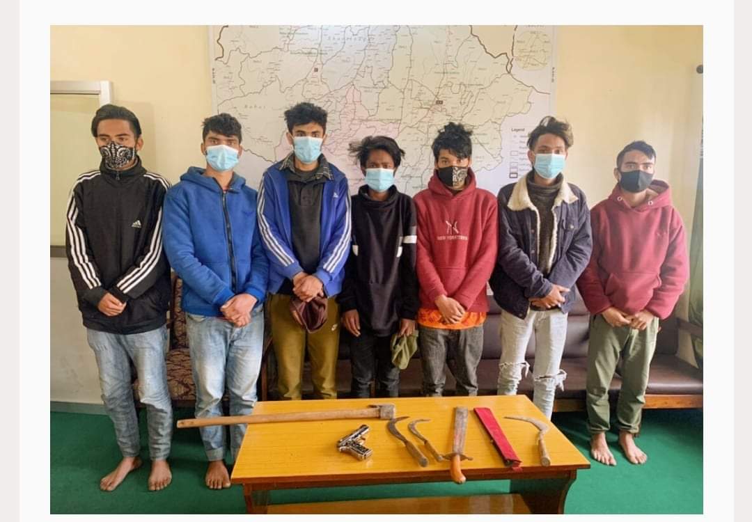 दाङ प्रहरीले स्थानीयलाई नक्कली पिस्तोल देखाएर त्रसित पार्ने ७ जना पक्राउ