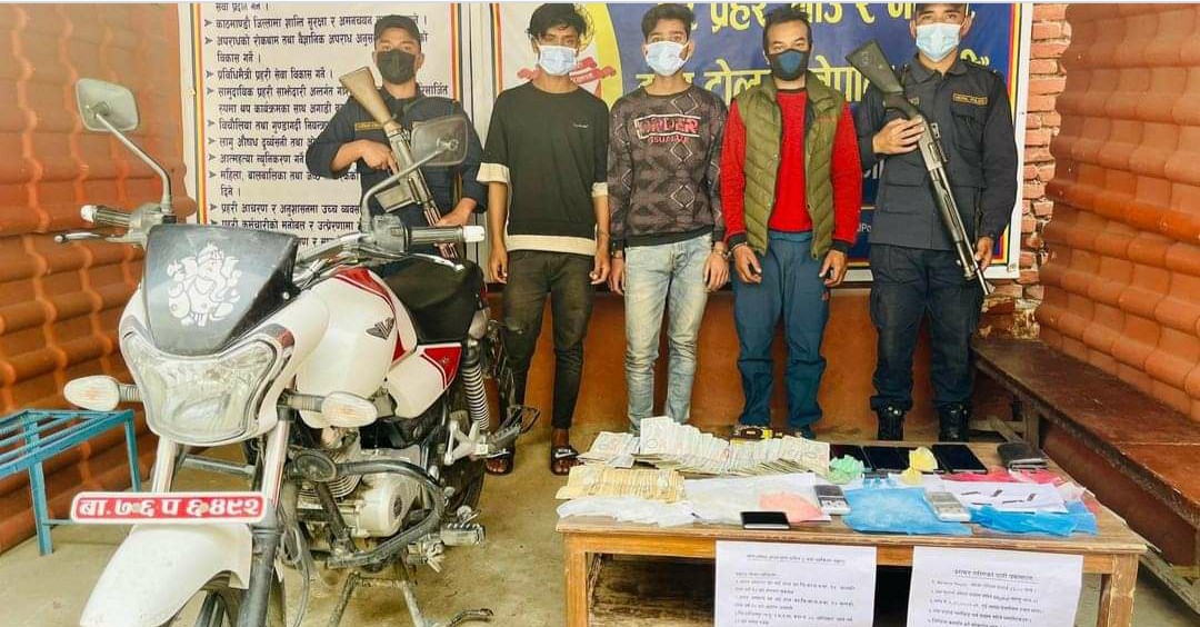 लागुऔषध ब्राउनसुगरसहित तीन जनालाई पक्राउ