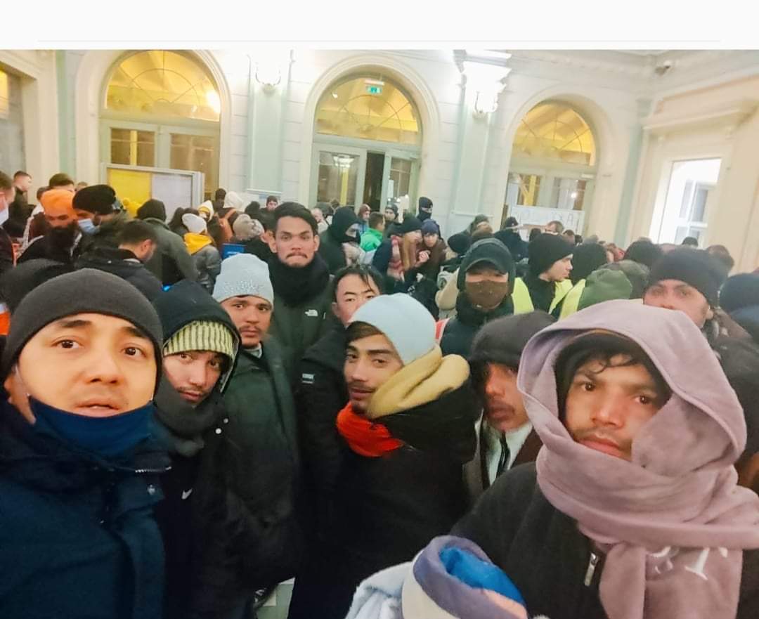 युद्धग्रस्त मुलुक युक्रेनकाे राजधानीबाट ३०२ नेपालीले छाडे देश