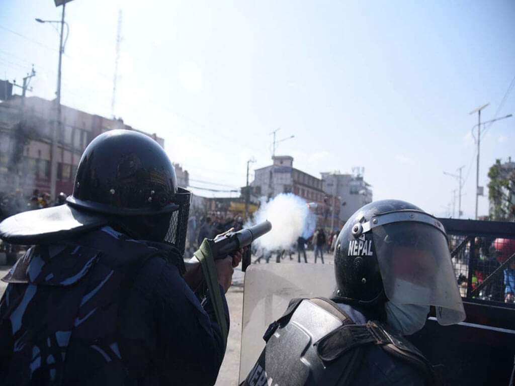 धनुषामा प्रहरी र स्थानीय व्यापारीबीच झडप