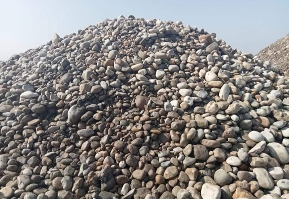 राप्ती नदीमा भइरहेको तारजाली तटबन्धमा ठेकेदारको चरम लापरबाही