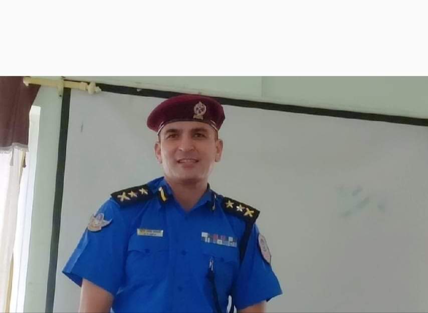 १ करोड ४४ लाख  ठगीको मुद्धामा अनुप पाण्डे काठमाडौंबाट पक्राउ दाङ ल्याउदै एसपी काफ्ले