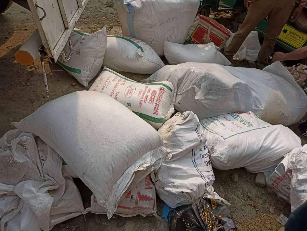 बाँके प्रहरीले ३ लाख बढिको अवैध सामानहरु धमाधम पक्राउ