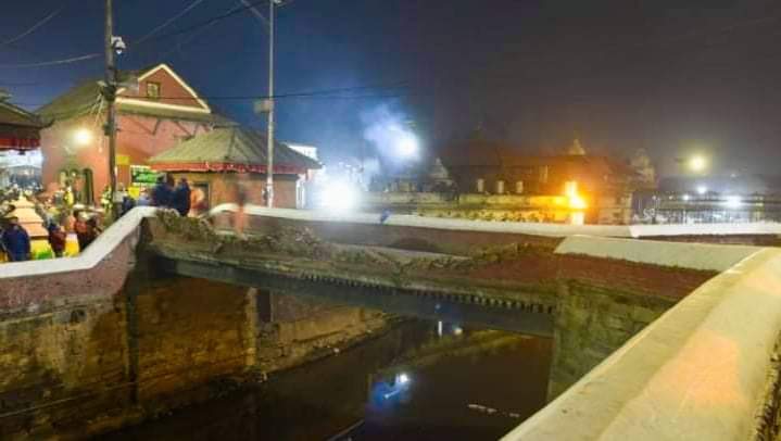 पशुपतिमा पूजा १० लाखले गरे दर्शन, नागेश्वरमा भीड भत्कियो भष्मेश्वरघाट पुल