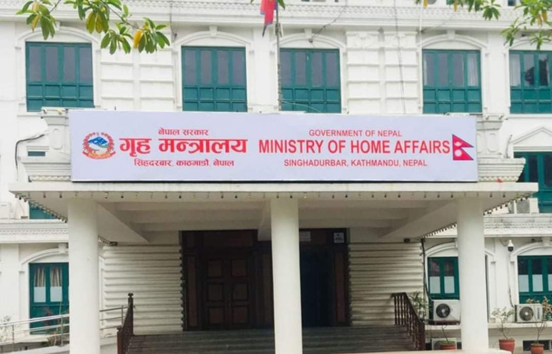 गृह मन्त्रालयले २ जना इन्स्पेक्टरसंग स्पष्टीकरण सेवाबाट हटाउने चेतावनी