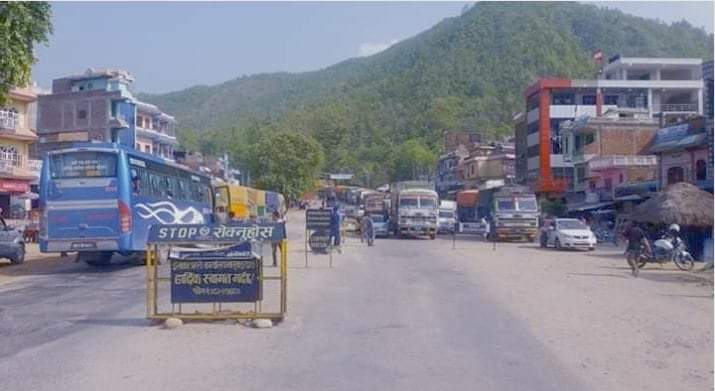 दाङमा कार चालक पक्राउ परेपछि बिहान्देखि बन्द राजमार्ग खुलेयो