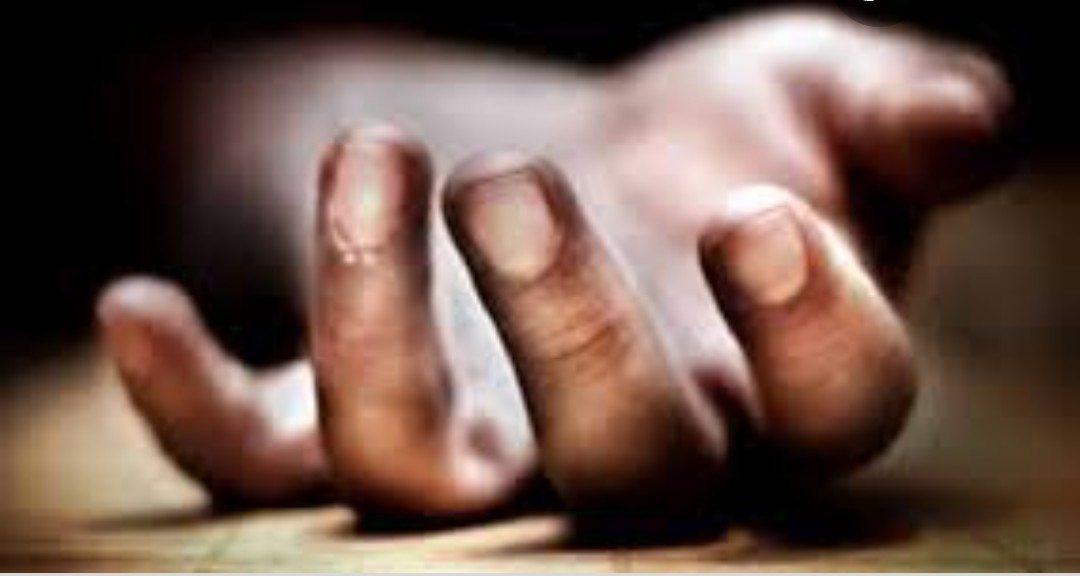 ढुङ्गा प्रहार गरेर     छात्राको  हत्या