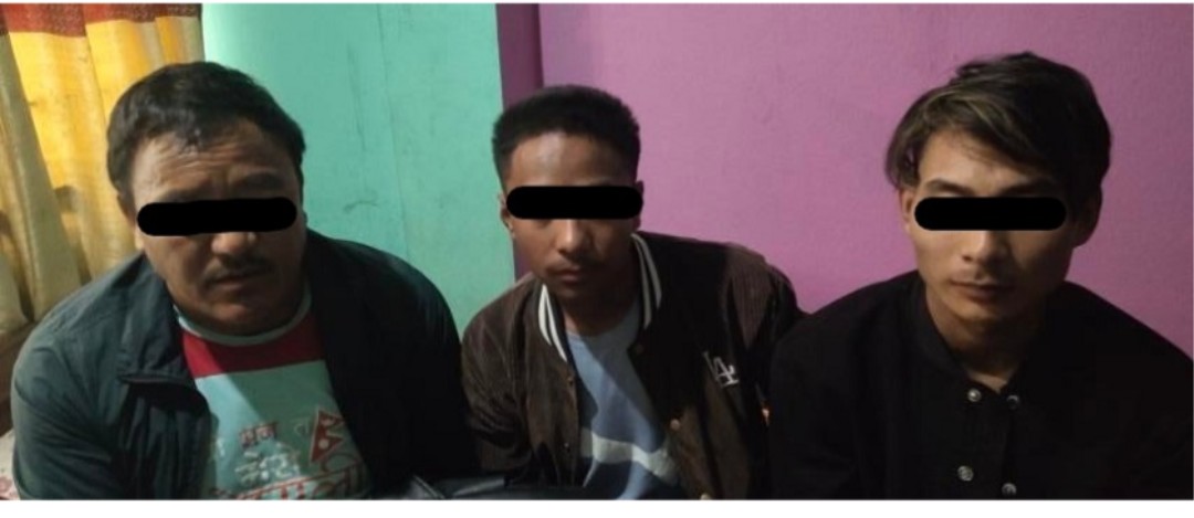 नयाँ बसपार्कबाट  चितुवाको छालासहित ३ जनालाई पक्राउ