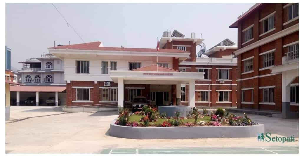 प्रधानाध्यापक  तीन लाख घुससहित पक्राउ