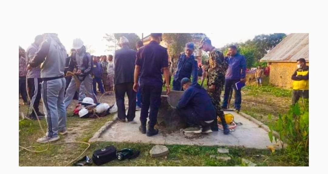 कुवामा हाम फालेर मृत्यु भएका पुरुषको शवलाई नेपाली सेनाले निकाल्यो