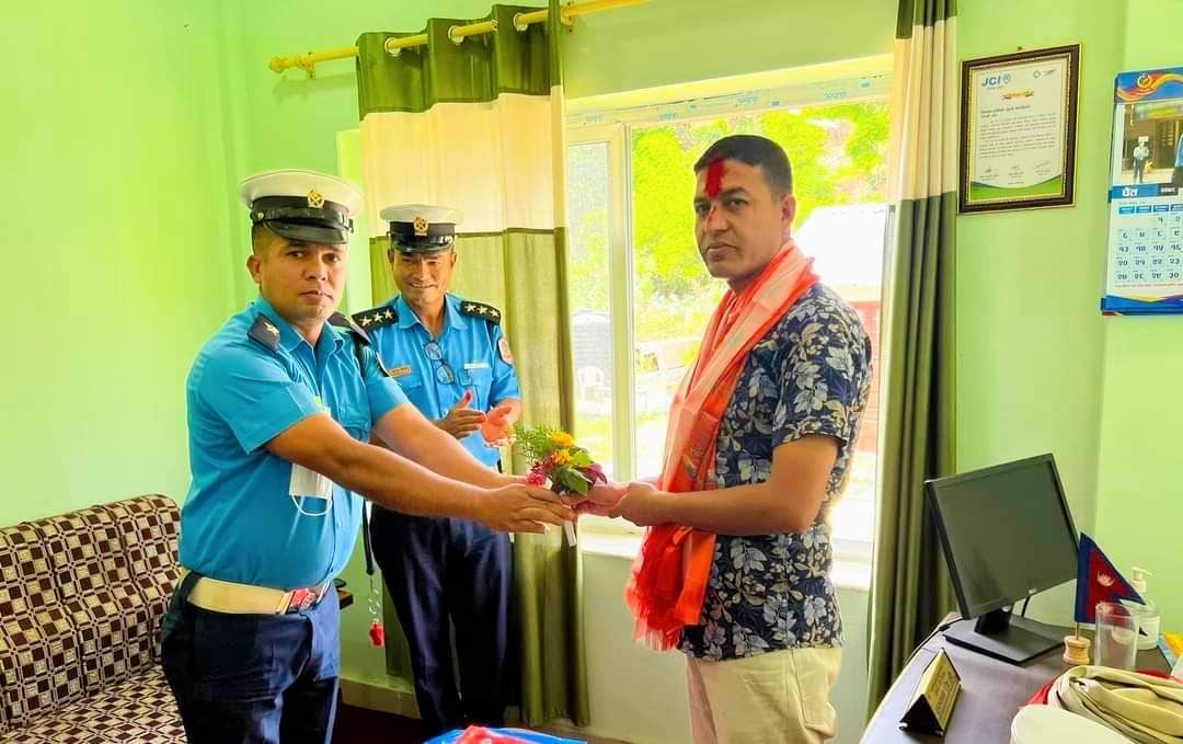 दाङ ट्राफिक प्रमुख थमन जिसी ट्राफिक सचेतना अभियान पुरा गरेर बिदा भए