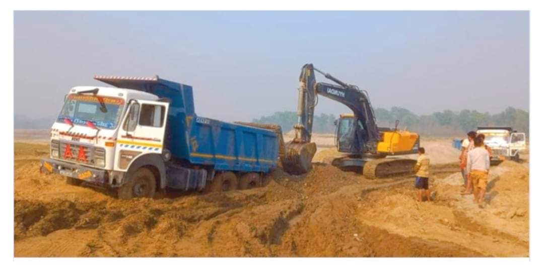 दाङ प्रहरीले हस्नापुरबाट अबैध नदि-जन्य उत्खनन गर्ने ५ वटा टिपर २ वटा जेसिवी पक्राउ