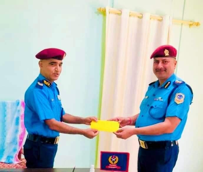 कैलाली जिल्लाका प्रहरी प्रमुख एसपी विश्व अधिकारी पुरस्कृत