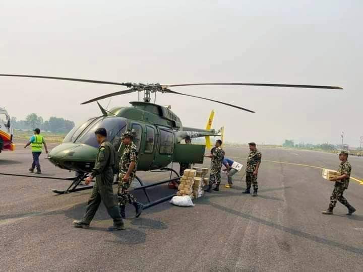 निर्वाचनको लागि हालसम्म ४९ जिल्लामा मतपत्र हेलिकप्टरबाट ढुवानी हुँदै