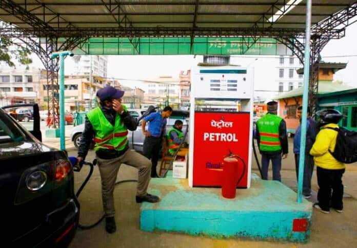 सरकारले इन्धनको मुल्य घटाउने नेपाल आयल निगमले मूल्य घटाउँदा घाटा हुने ?