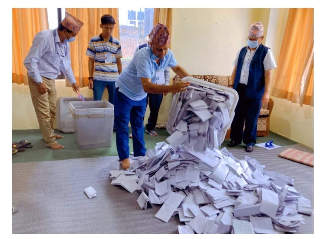 कंचनपुरमा १०० मतपत्र भनिएको पेटिकामा १२० मत भेटिएपछि विवाद