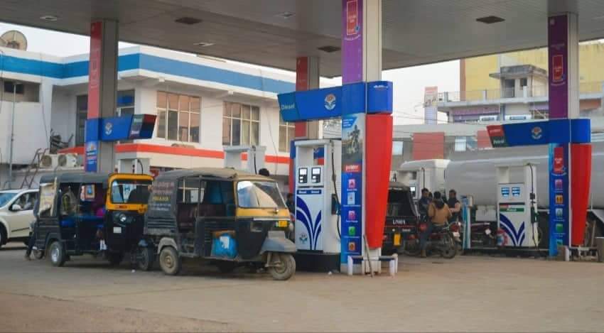 नेपाल सरकारले इन्धनमा १० रुपैयाँ कर घटाउन मन्त्रिपरिषद्को सहमति