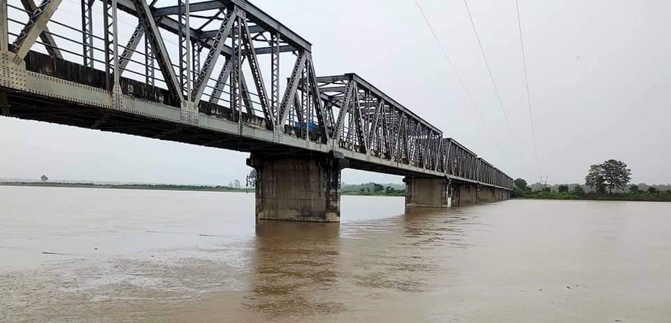 राप्ती नदिमा पानीको सतह बढ्दै बस्तीमा पस्ने खतरा सतर्कता अपनाउन आग्रह